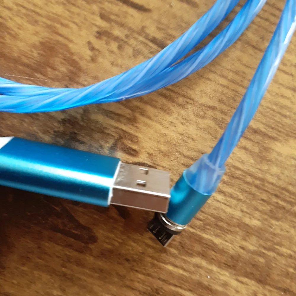 Magnetic light up USB charger